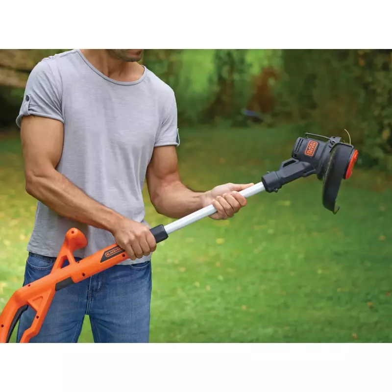 Black & Decker ST182320-QW akumulátorový strunový vyžínač, 18 V, 2,0 Ah Li-Ion, šírka kosenia 25 cm, s akumulátorom a nabíjačkou, oranžový/čierny