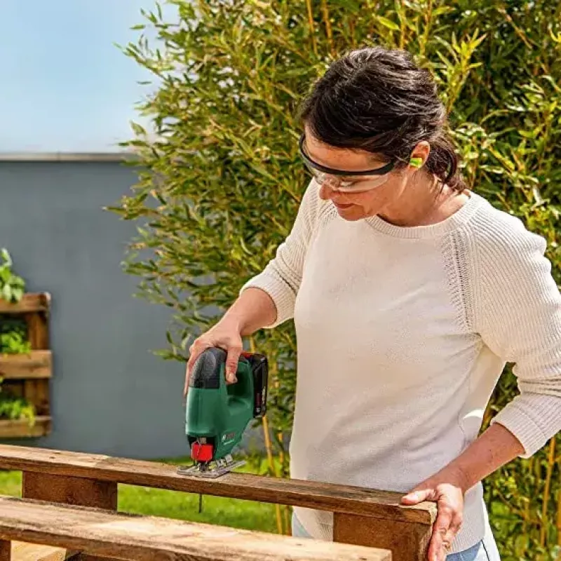 Bosch EasySaw 18V-70 priamočiara píla 2600 spm 1.3 kg