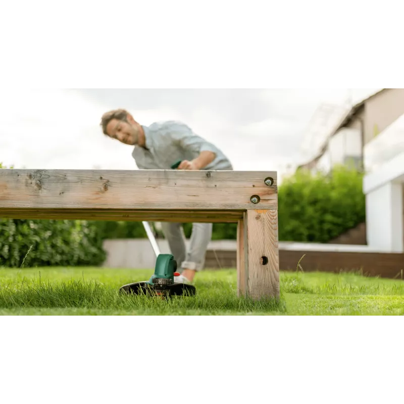 Bosch UniversalGrassCut 18V-26 26 cm akumulátor čierna, zelená