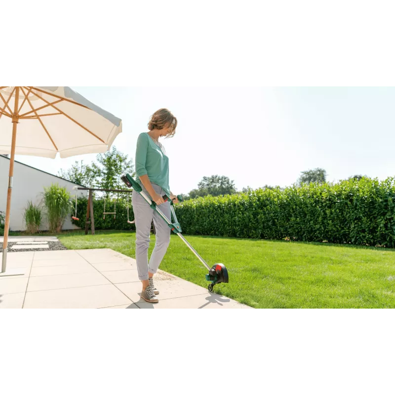 Bosch UniversalGrassCut 18V-26 26 cm akumulátor čierna, zelená
