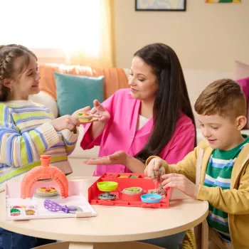 Kinetic Sand, SquishPizza nafukovacia pizza pec hracia sada, kreatívne veľkonočné darčeky, obsahuje 1 lb formovateľného hracieho piesku a 5 nástrojov, hračkárske potraviny umelecké remeslo detská hračka