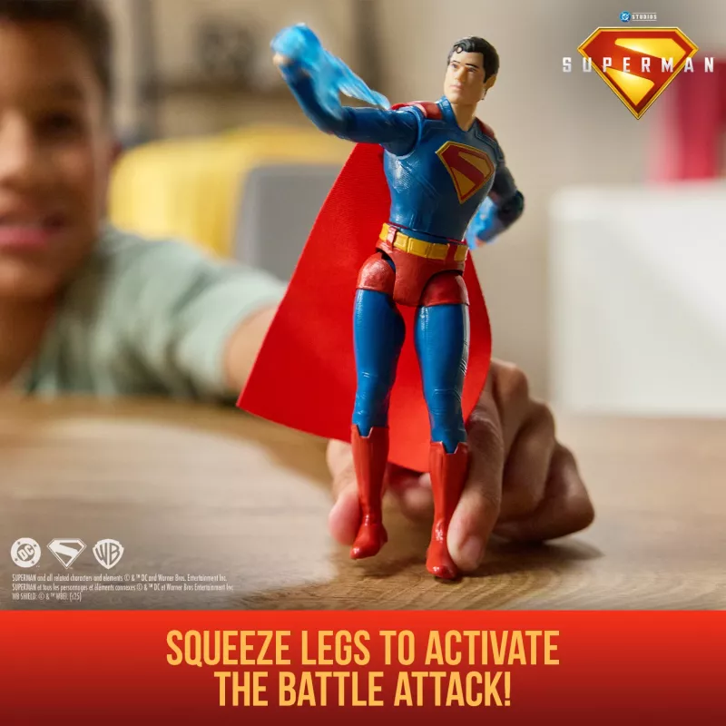 DC Comics, SUPERMAN Epic Strike akčná figúrka, 15 cm veľká, autentický filmový štýl, obsahuje 2 príslušenstvá, hračka pre chlapcov a dievčatá od 4 rokov