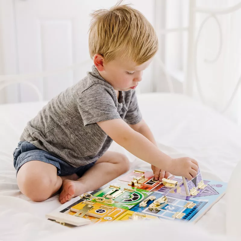 Melissa & Doug MDT MSK Latches Board Display GML, 3 roky, drevo, viacfarebné