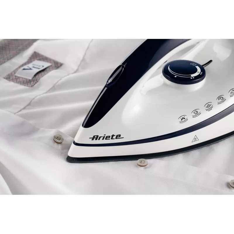 Žehlička Ariete 5571/00 2400 W keramická žehliaca plocha biela