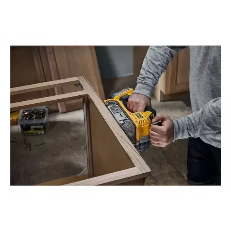 Pásová brúska DeWALT DCW220NT-XJ