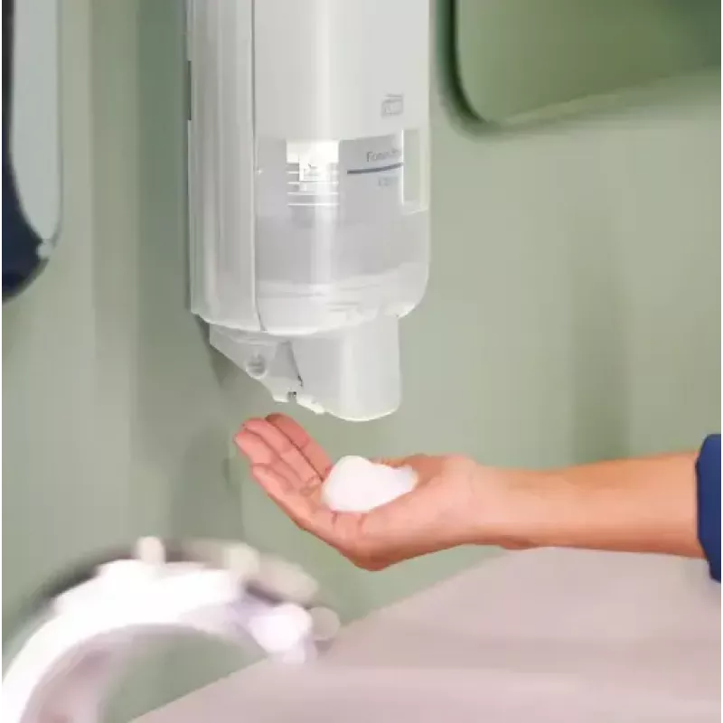 Dávkovač mydla a dezinfekcie Tork S4, biela – nástenný dávkovač tekutín, model 564500