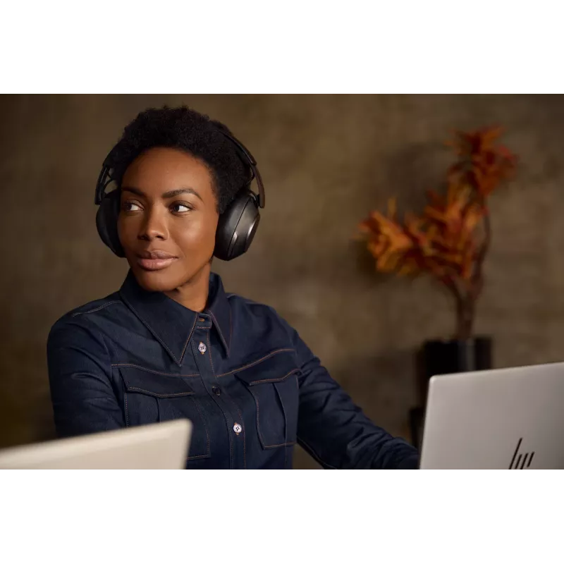 HP Poly Voyager Surround 85 UC USB-C headset +USB-C/A adaptér +nabíjacia stanica