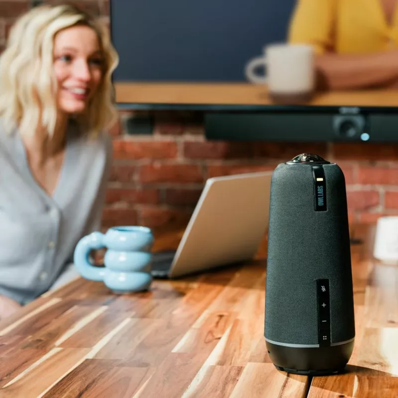 Skupinový videokonferenčný systém Owl Labs Meeting Owl 4+ 360 stupňov 4K Ultra HD