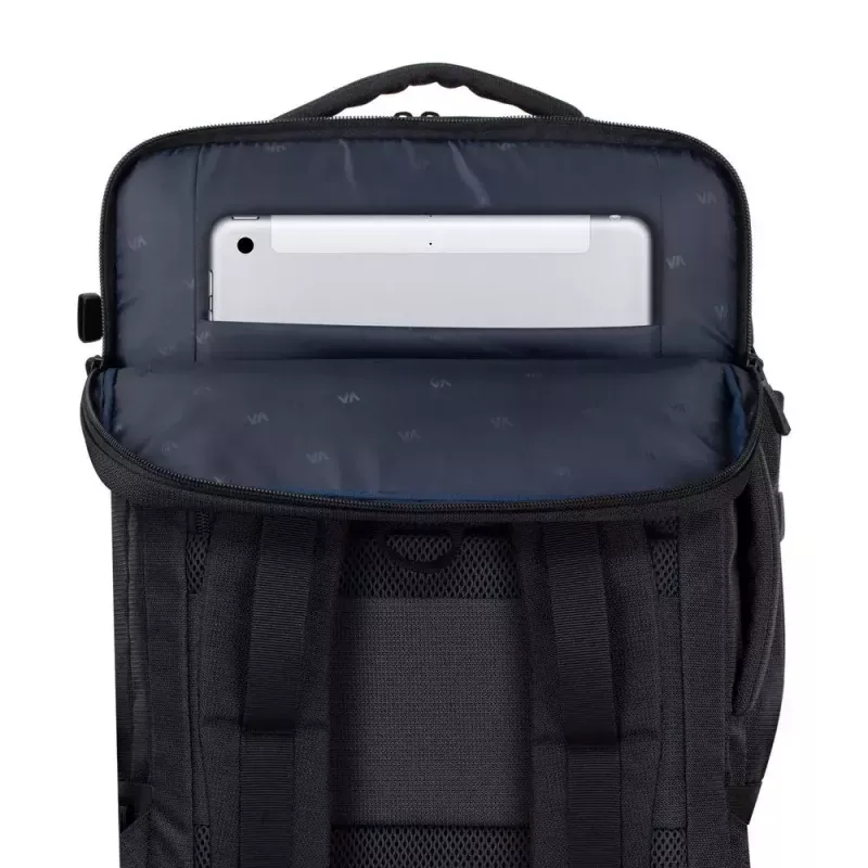 Batoh Rivacase 8461 43,9 cm 17,3 palcov čierny 2 predné vrecká