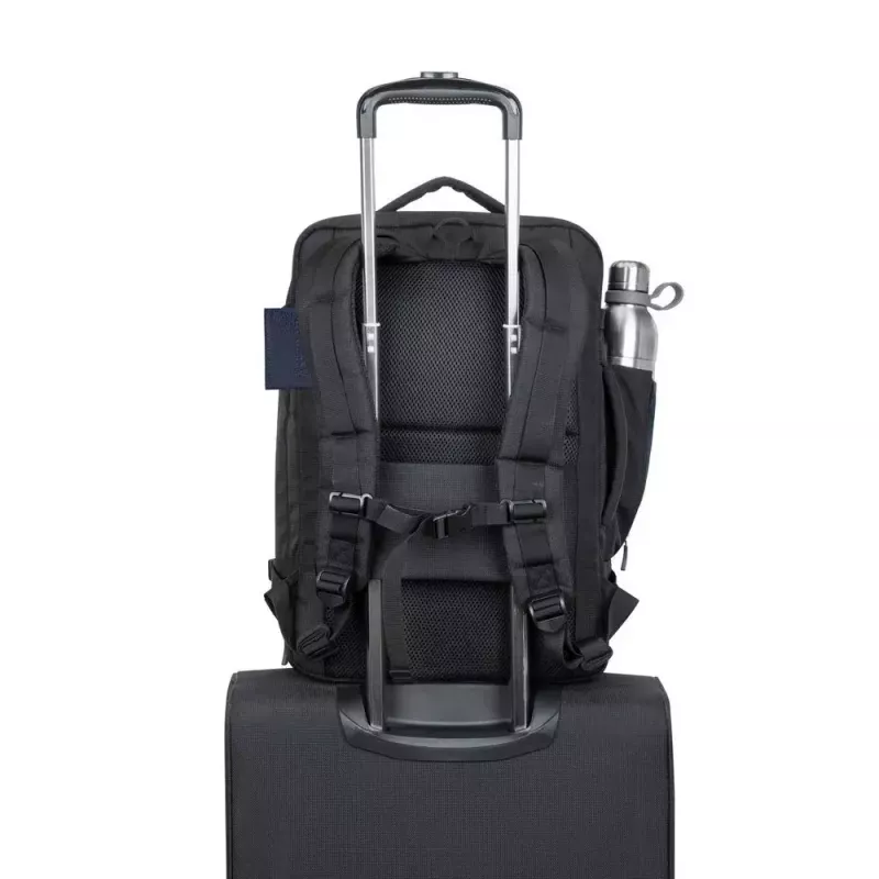 Batoh Rivacase 8461 43,9 cm 17,3 palcov čierny 2 predné vrecká