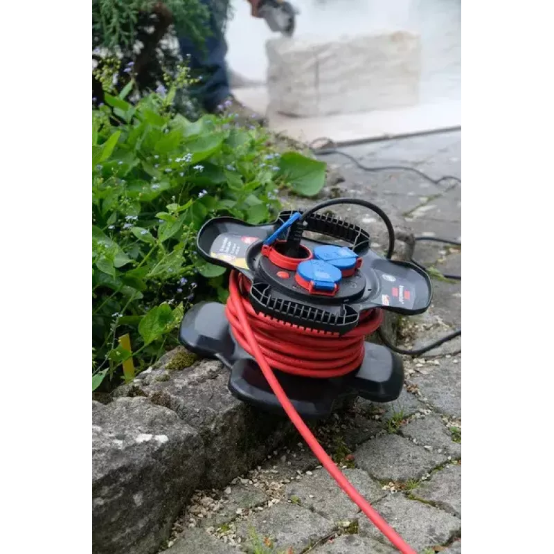 Predlžovací kábel Brennenstuhl 1169710100 10 m 3 zásuvky exteriér čierny červený