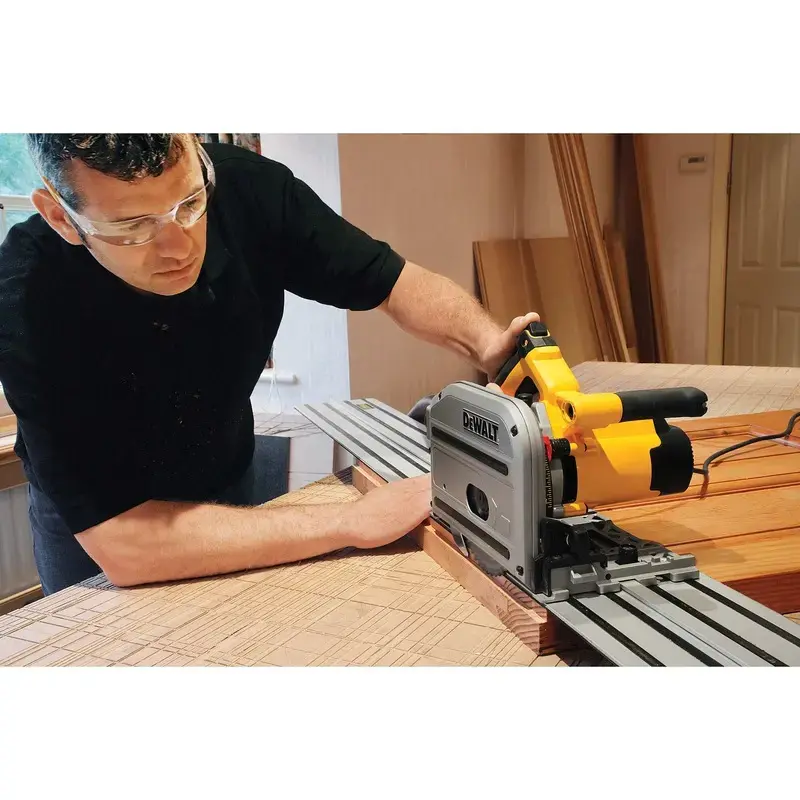 DeWALT DWS520KTR-QS ponorná kotúčová píla, set, 1300 W, 165 mm, s vodiacou lištou, T STAK-Box VI, žltá/čierna