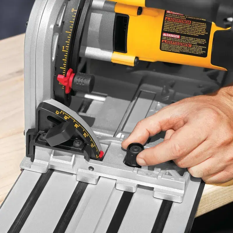DeWALT DWS520KTR-QS ponorná kotúčová píla, set, 1300 W, 165 mm, s vodiacou lištou, T STAK-Box VI, žltá/čierna