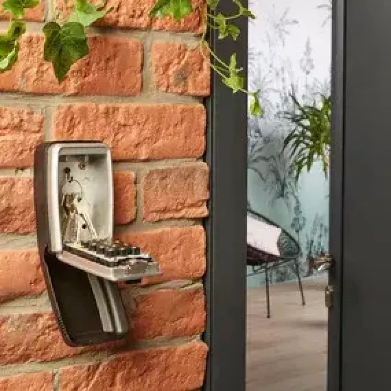 Nástenný trezor MASTER LOCK 5423EURD