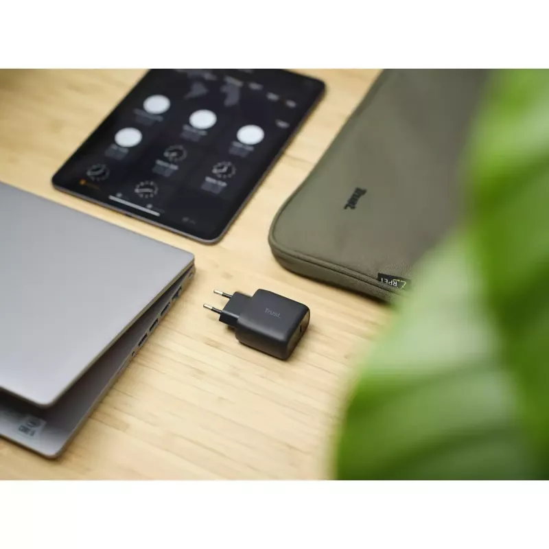 AC nabíjačka Trust Maxo 45 W univerzálna čierna 100-240 V 20 V USB-C