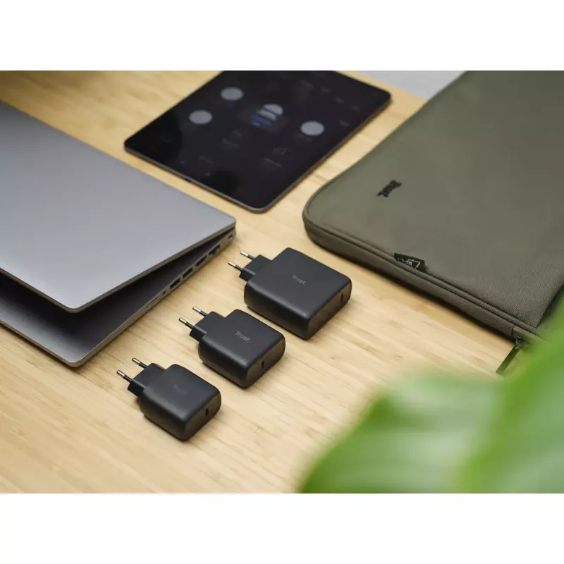 AC nabíjačka Trust Maxo 45 W univerzálna čierna 100-240 V 20 V USB-C