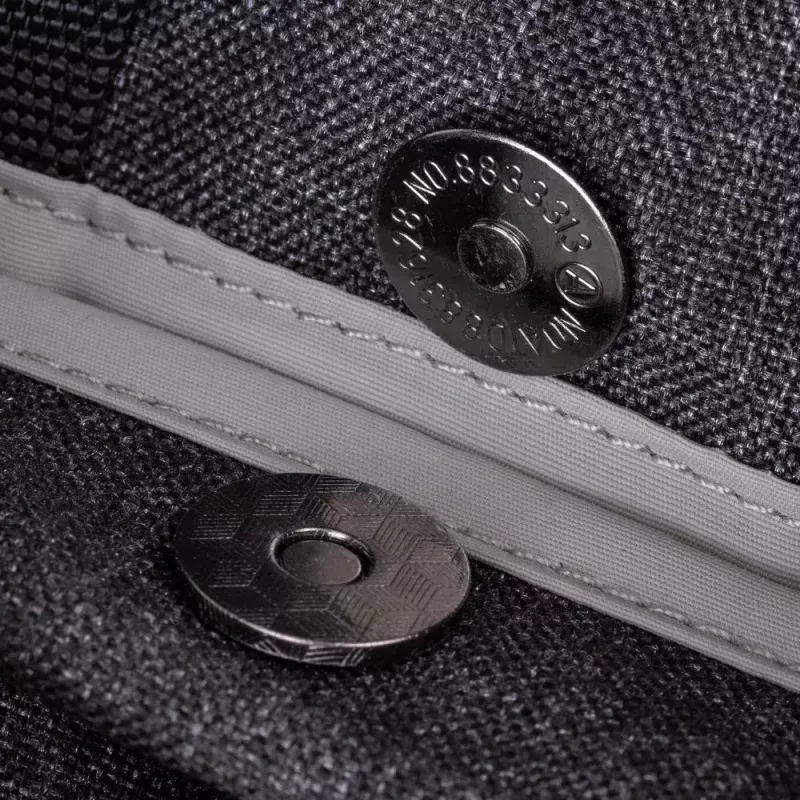 Taška cez rameno Rivacase 8810 pre tablety do 20,3 cm (8 palcov) — polyuretán a polyester, 0,28 kg