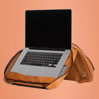 Taška na notebook R-Go Tools R-Go Viva, plná useň, s integrovaným stojanom na notebook, ramenný popruh, 39,6 cm (15,6