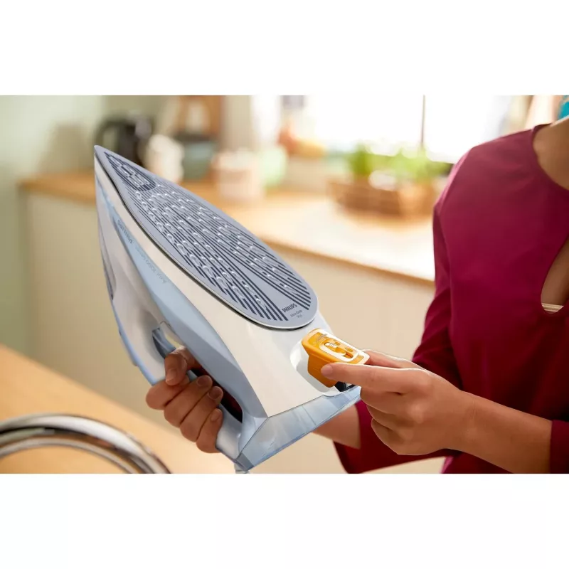 Naparávač Philips 7000 séria DST7011/20 — 2600 W, 0,3 l nádrž, SteamGlide Plus žehliaca plocha, Vertikálna para