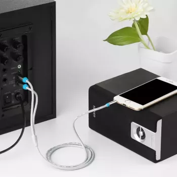 Audio kábel Vention 3,5 mm TRRS (konektor samec) na 2×RCA (konektor samec), 2 m, čierny