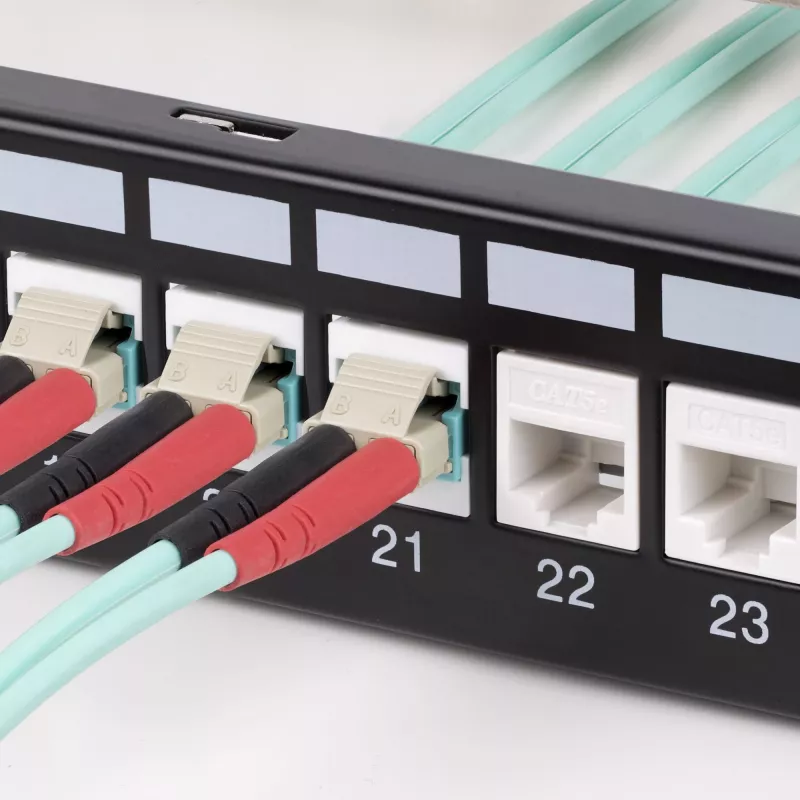 StarTech.com LC na LC spojka, LC sklolaminátová spojka, LC/UPC Keystone konektor samica, duplex sklolaminátová LC Keystone spojka pre patch panel
