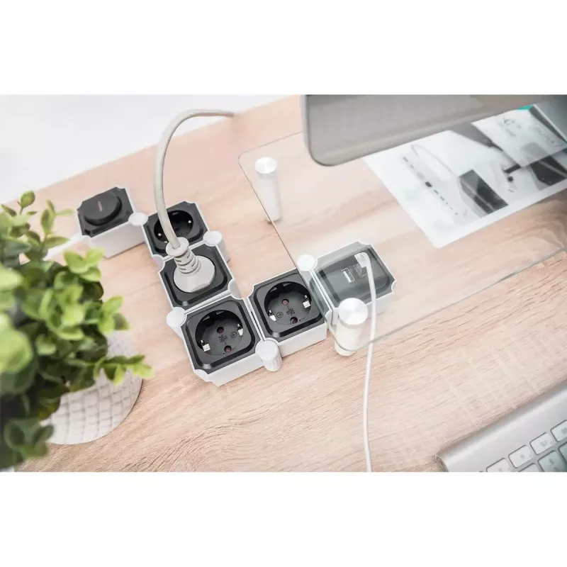 Predlžovacia lišta Digitus flexibilná 4-násobná so 2 USB portami a vypínačom