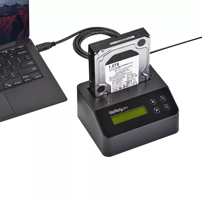 StarTech.com Single Bay diskový čistič, standalone HDD/SSD Sanitizer, USB 3.0 na SATA II (3 Gbit/s), 9 režimov vymazania, LCD displej, bezpečné vymazanie diskov Sanitizer Dock, DB-9 tlačiarňový port, TAA-kompatibilný