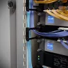 Panel na manažment káblov PATCHBOX Patchcatch Solo 24 ks balenie čierny červený