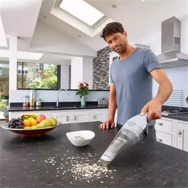 Ručný vysávač Black & Decker NVC215W