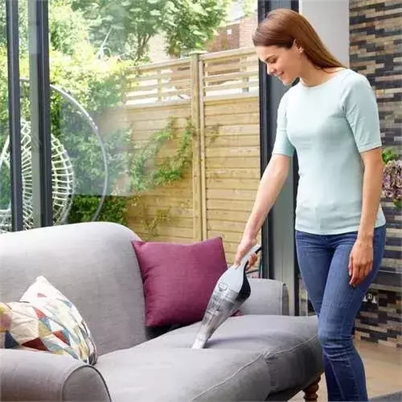 Ručný vysávač Black & Decker NVC215W