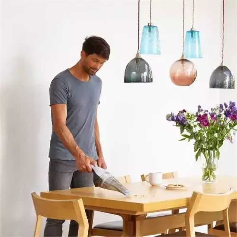 Ručný vysávač Black & Decker NVC215W