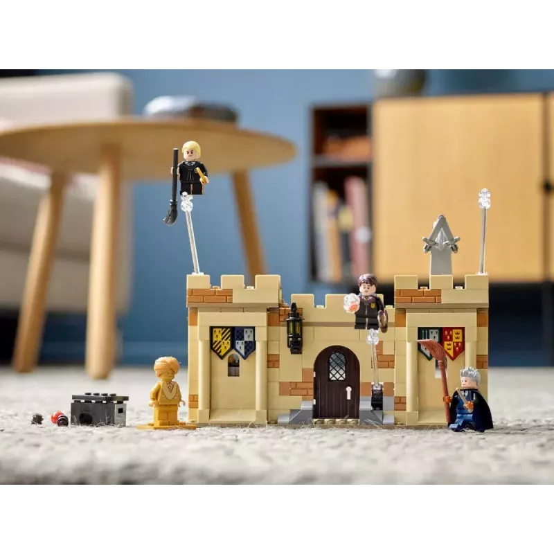 LEGO Harry Potter sada Hogwarts Prvá hodina lietania 76395 s minifigúrkami Harryho a Draca