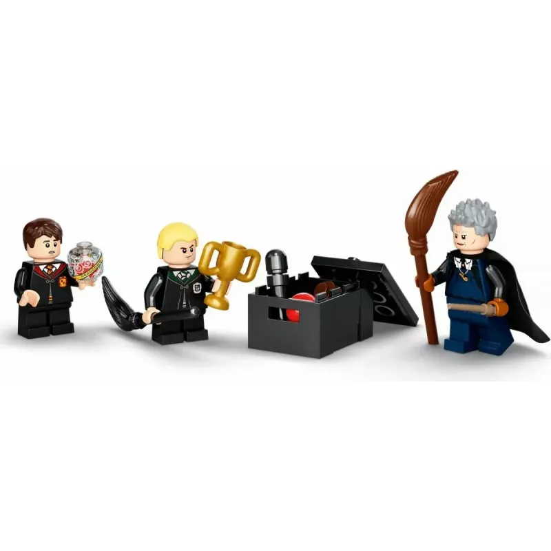 LEGO Harry Potter sada Hogwarts Prvá hodina lietania 76395 s minifigúrkami Harryho a Draca