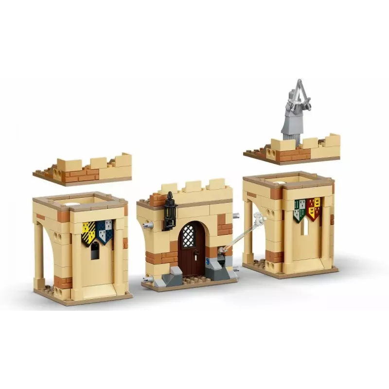 LEGO Harry Potter sada Hogwarts Prvá hodina lietania 76395 s minifigúrkami Harryho a Draca