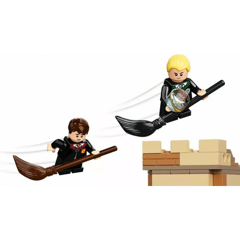 LEGO Harry Potter sada Hogwarts Prvá hodina lietania 76395 s minifigúrkami Harryho a Draca