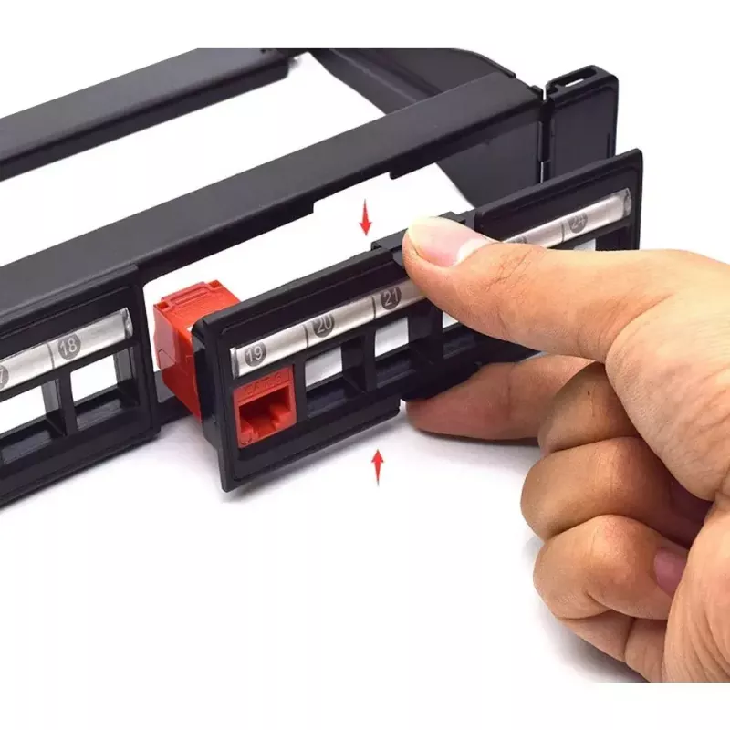 Techly modulárny patch panel 24 miest UTP s vyberateľnými modulmi 1HE čierny