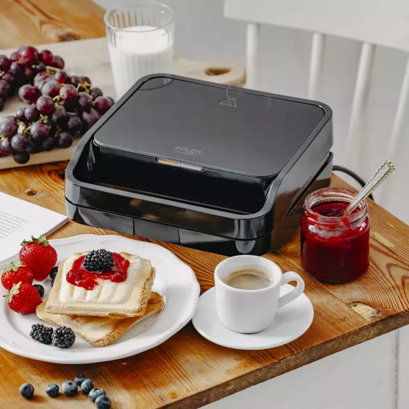 Sendvičovač 2-in-1 Adler AD 3070b — 850 W, 2 platne, čierny