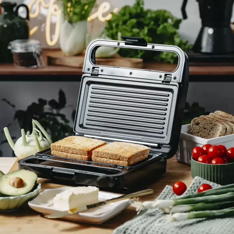 Sendvičovač 2-in-1 Adler AD 3070b — 850 W, 2 platne, čierny