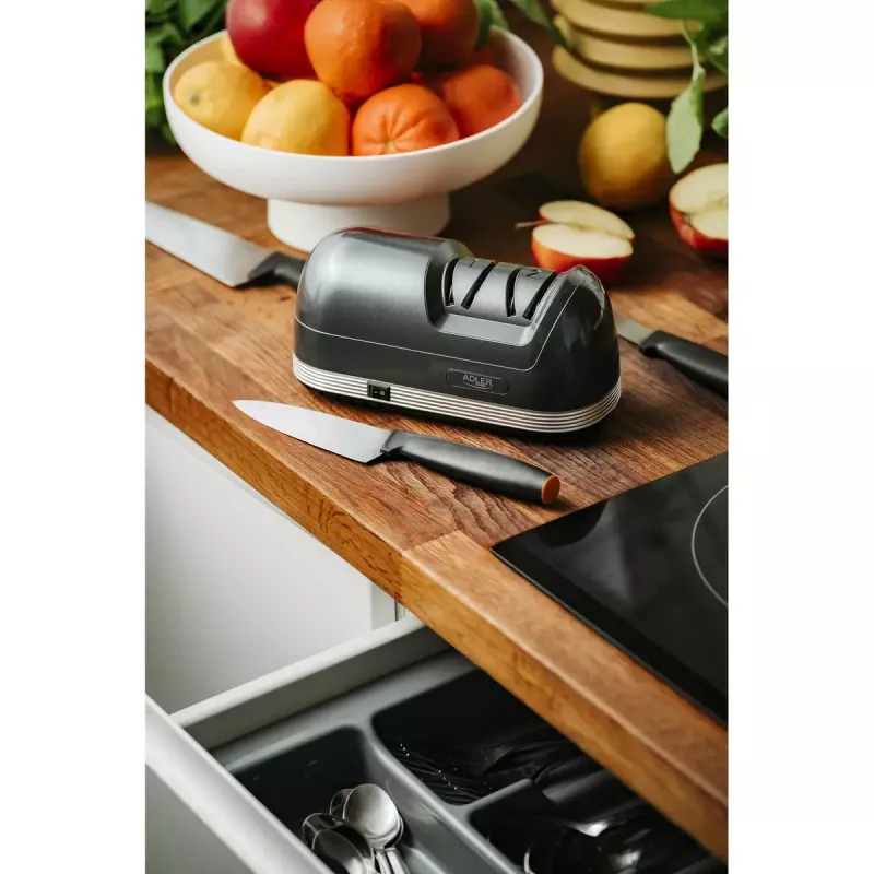 Adler AD 4508 elektrická brúska na nože, 2-stupňová, 60 W, čierna