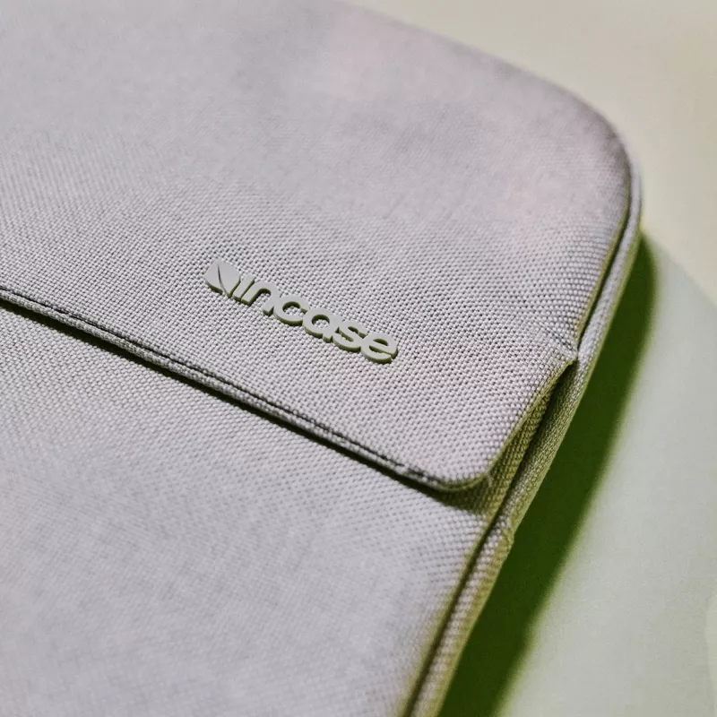 Incase Crosstown puzdro s Woolenex pre 16