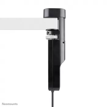 Neomounts DS22-840BL6 stolová zásuvka so svorkou a USB-C a USB-A konektormi – rýchle nabíjanie