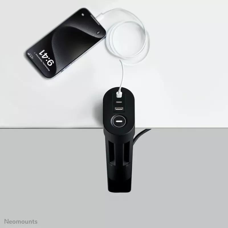 Neomounts DS22-840BL6 stolová zásuvka so svorkou a USB-C a USB-A konektormi – rýchle nabíjanie