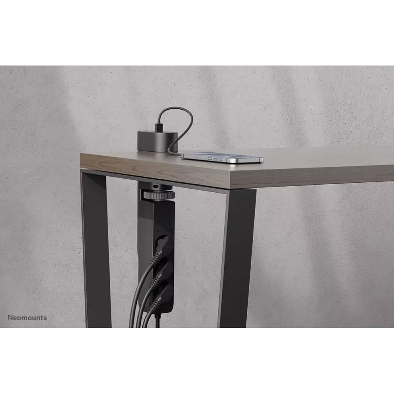 Neomounts DS22-840BL6 stolová zásuvka so svorkou a USB-C a USB-A konektormi – rýchle nabíjanie