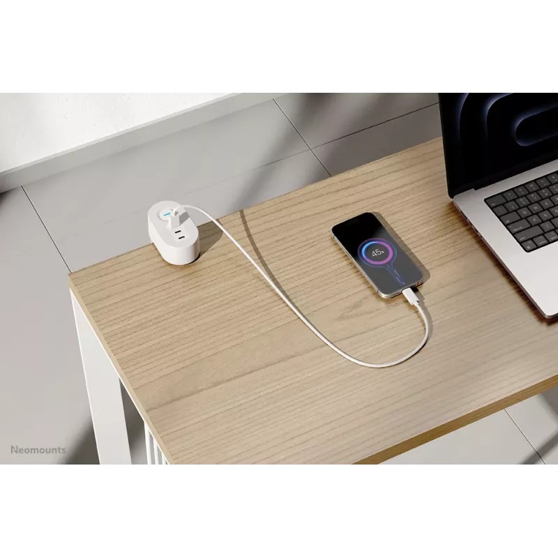 Neomounts DS22-840WH6 stolová zásuvka so svorkou a USB-C a USB-A konektormi – rýchle nabíjanie