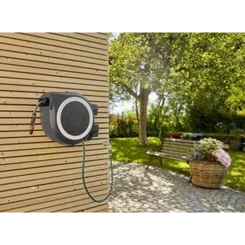Nástenný navijak hadice Gardena RollUp Automatic čierny sivý
