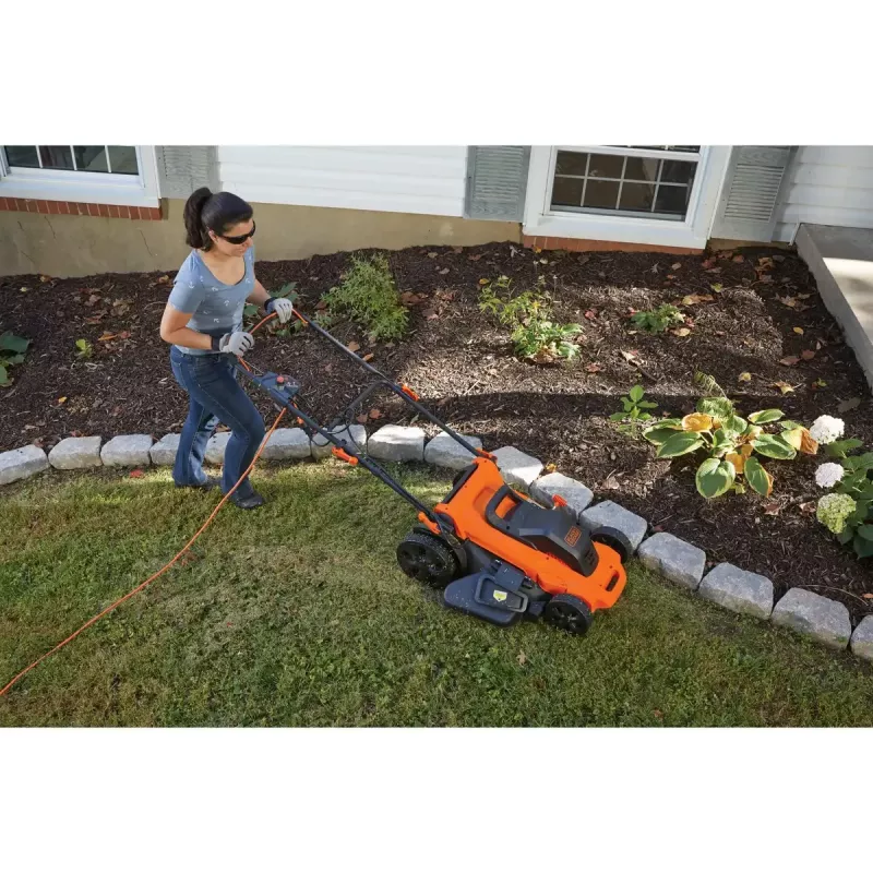 Ručná kosačka na trávu Black & Decker LM2000-QS