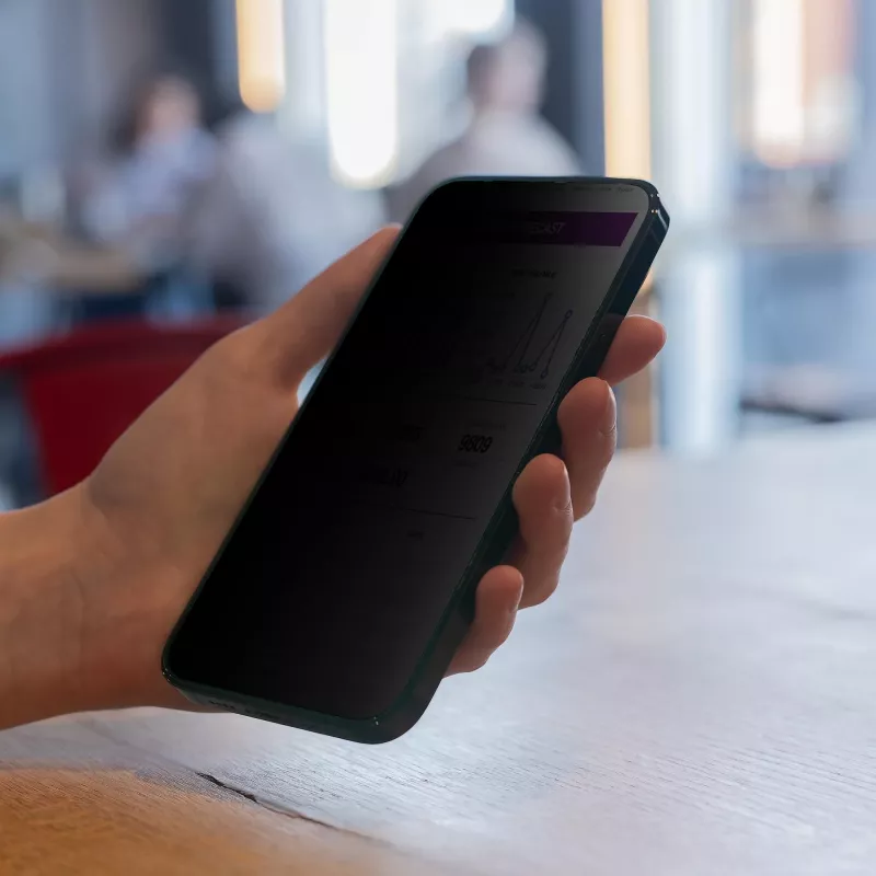 Ochranné sklo s filtrom súkromia StarTech.com I15T2-PRIVACY-SCREEN pre iPhone 15 Pro, tvrdené sklo, 4-cestné, pozorovací uhol +/-30°, čierne