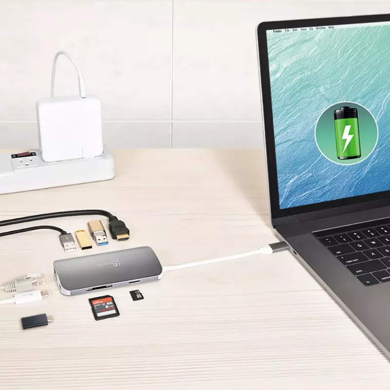 j5create JCD383 USB-C™ 9-in-1 multi adaptér, strieborný a biely