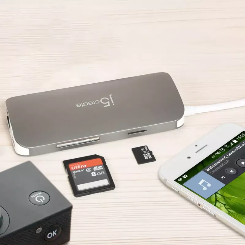 j5create JCD383 USB-C™ 9-in-1 multi adaptér, strieborný a biely
