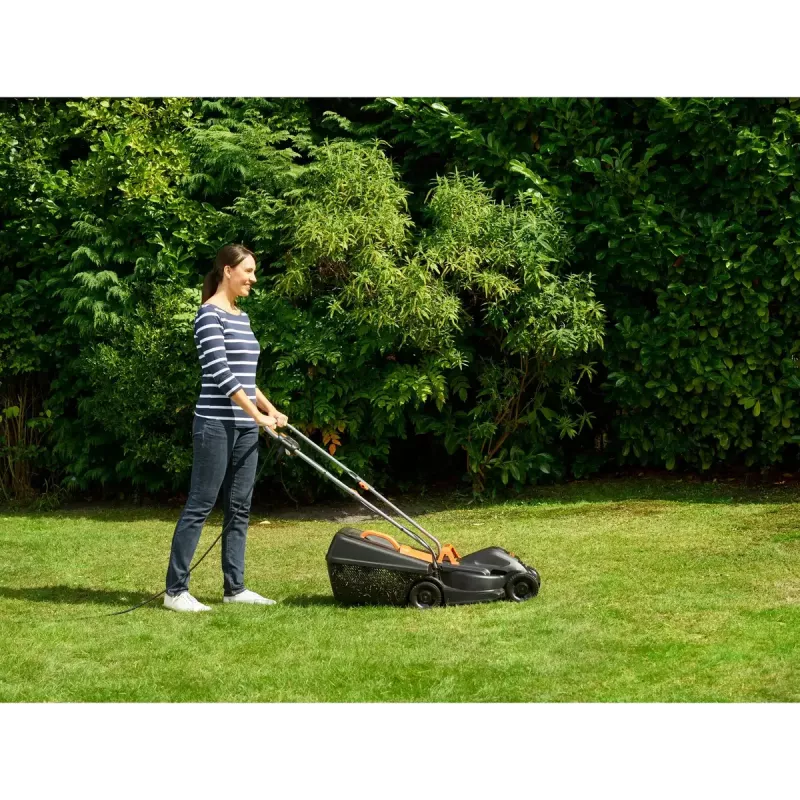 Ručná kosačka Black & Decker BEMW351-QS